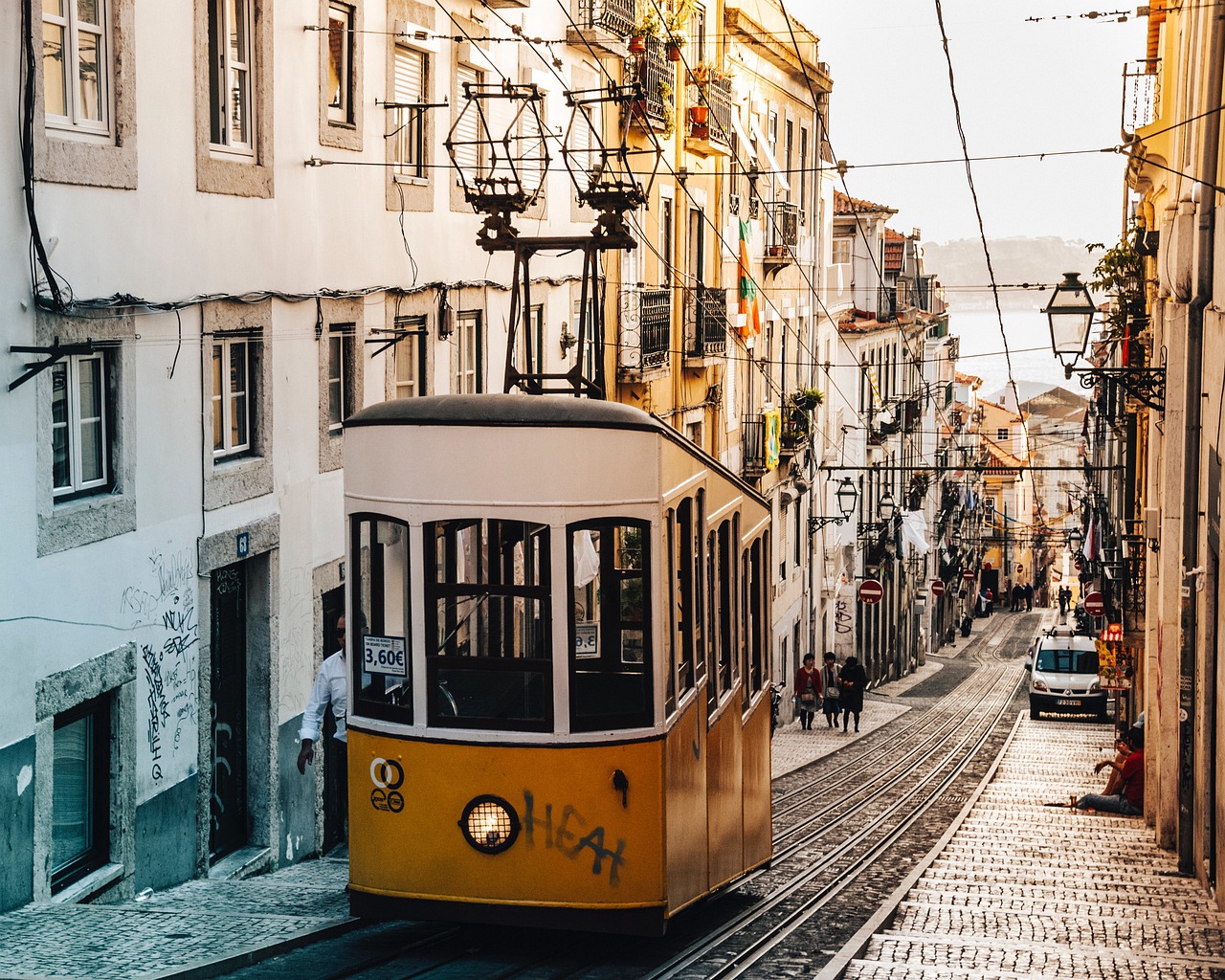 trolley, tram, tramway Lisbon