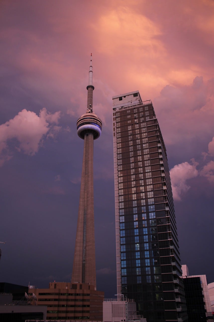 cn tower in toronto, pink sky, toronto 