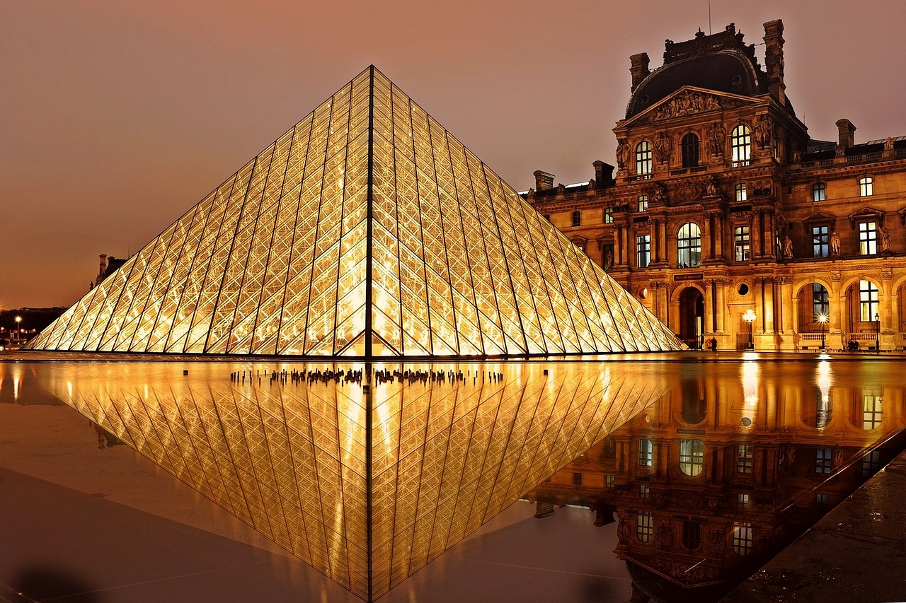 louvre pyramid