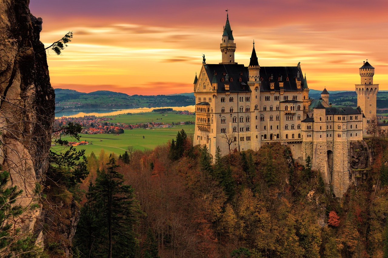 neuschwanstein castle sunset