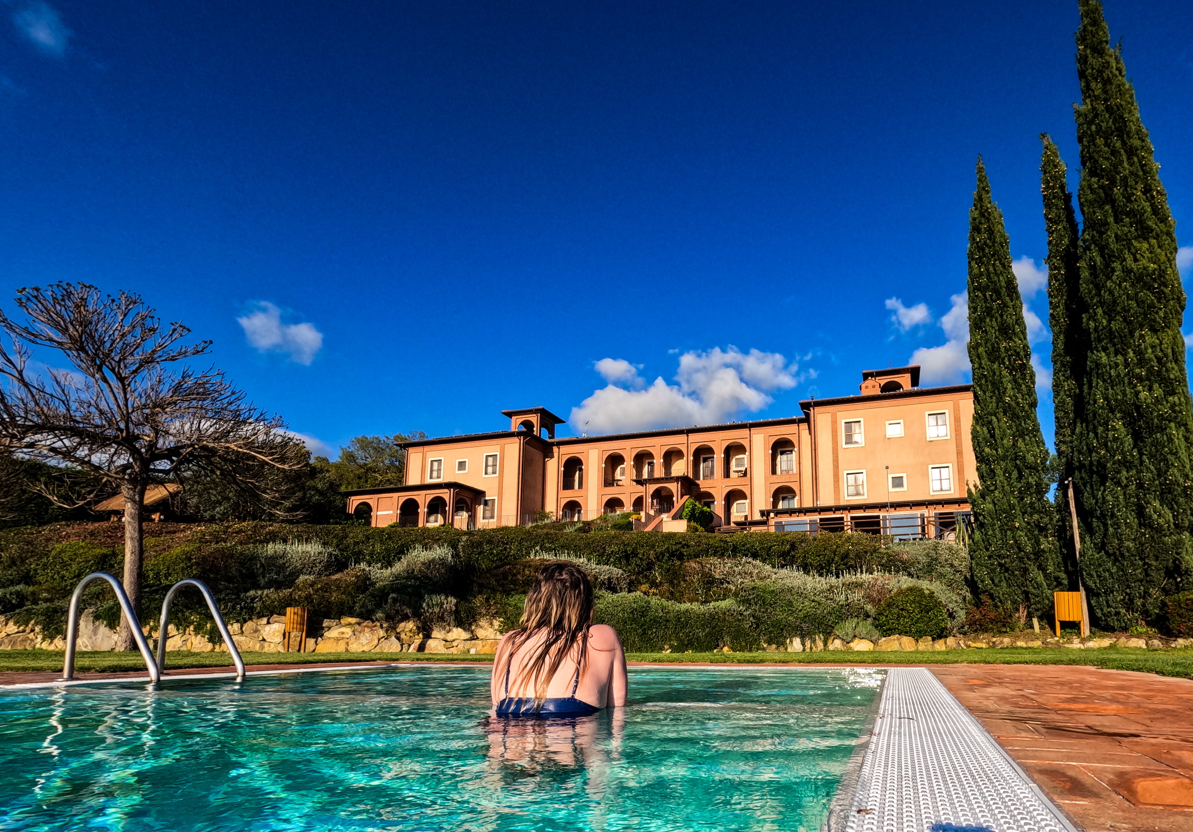 saturnia tuscany hotel pool