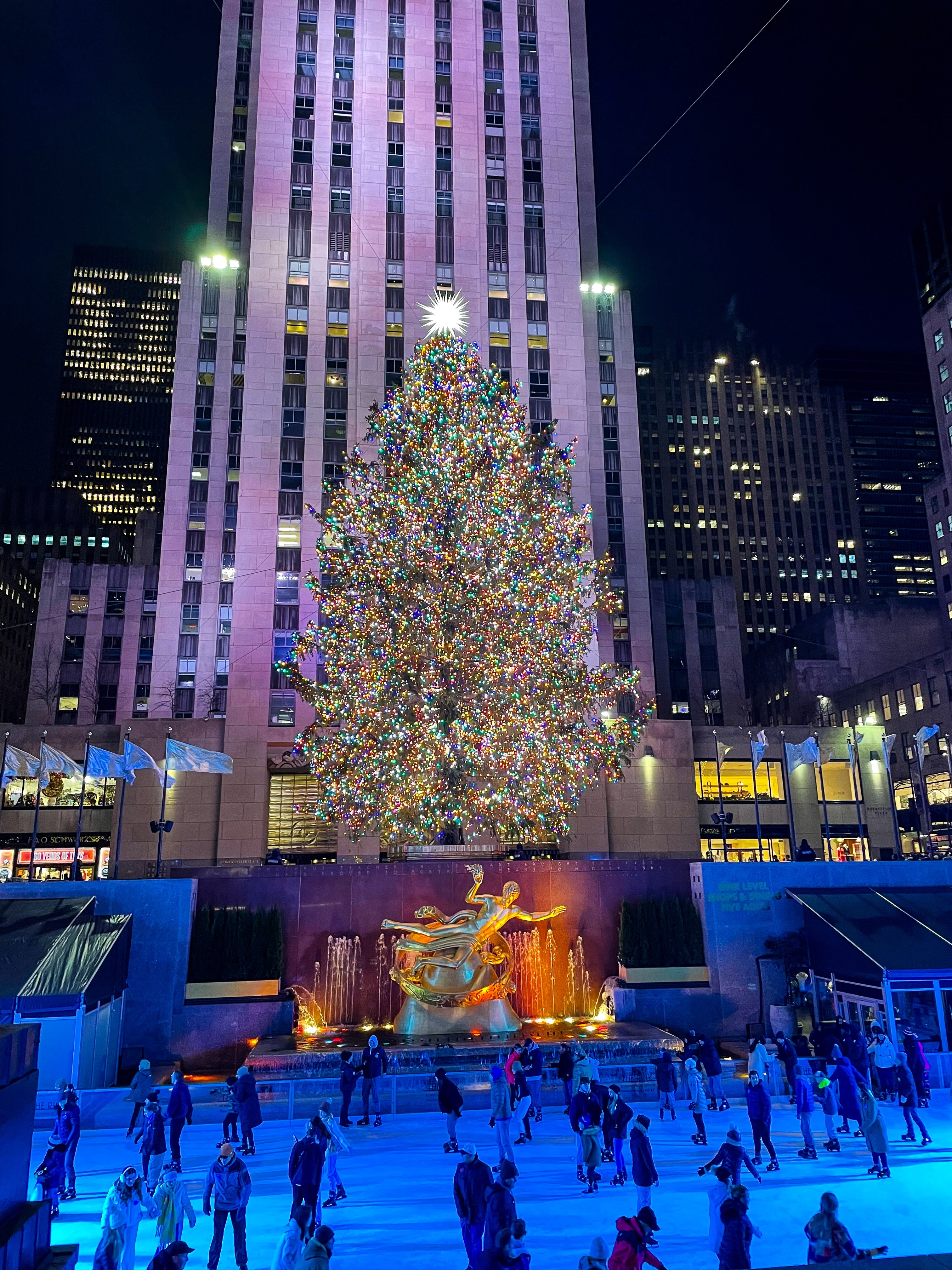 Ultimate Christmas in New York City Itinerary - backpacks and bubbly