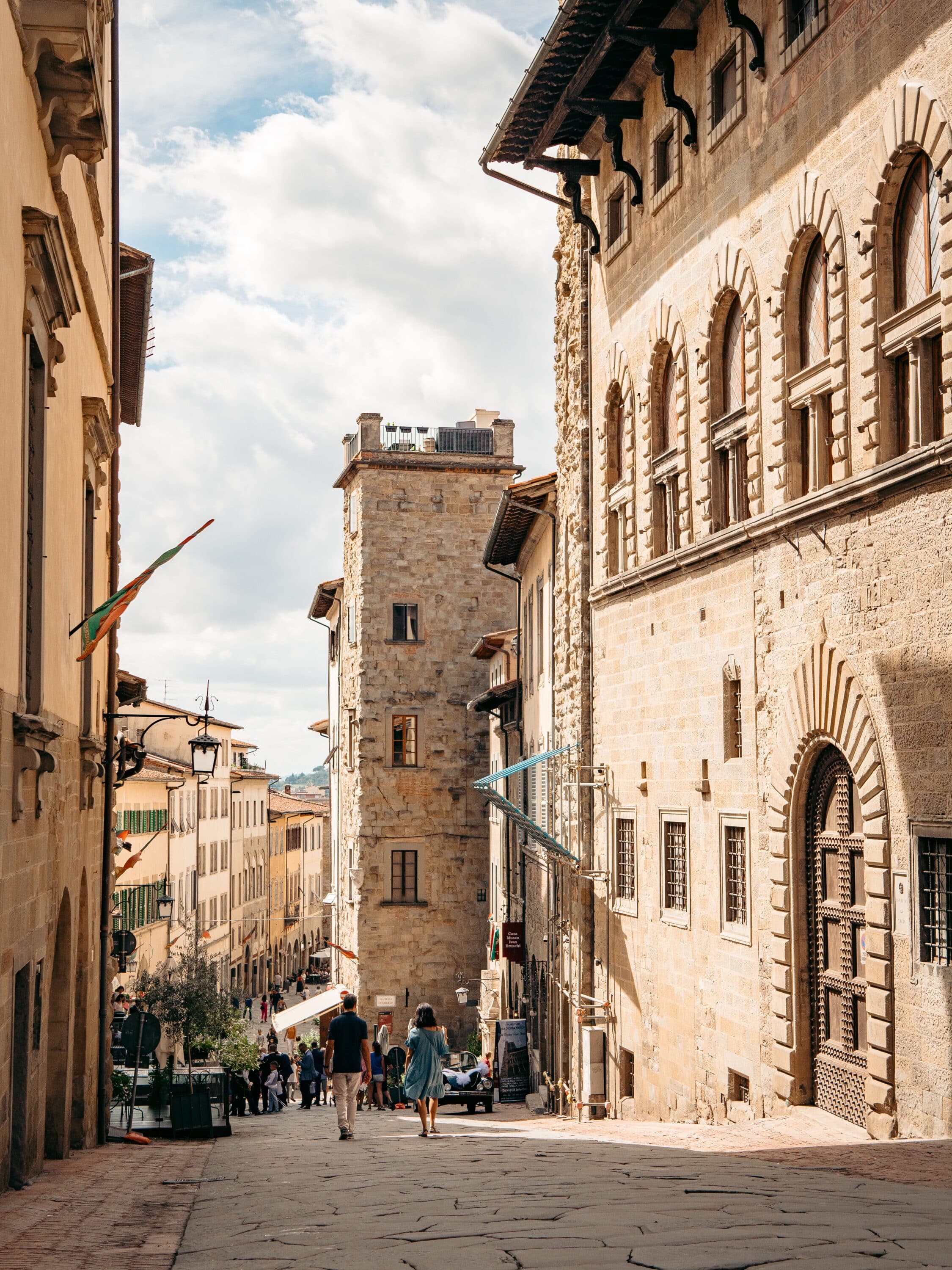 12 Best Towns in Tuscany backpacks and bubbly