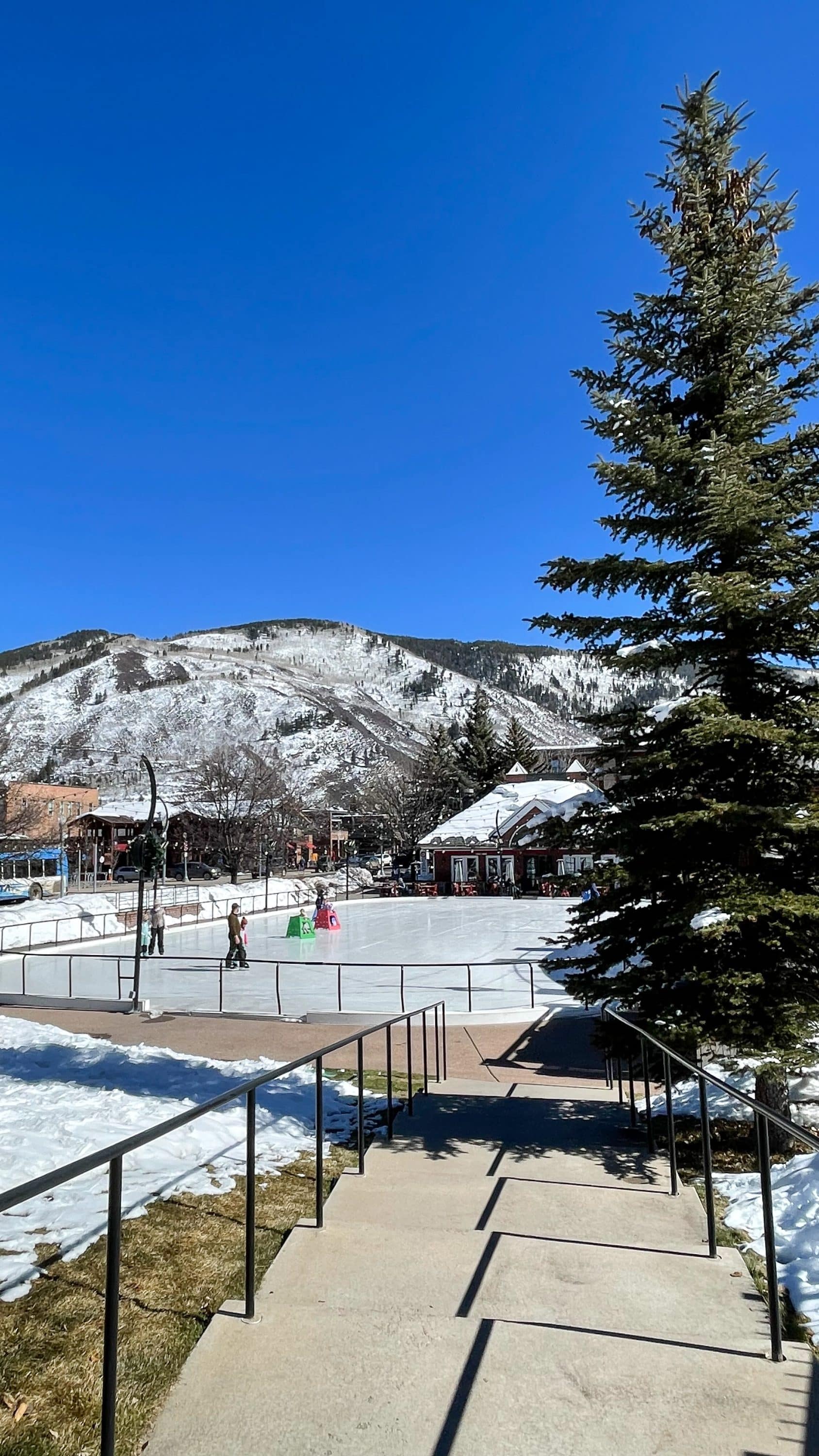 Vail vs. Aspen - What's the Difference? - JetsetChristina