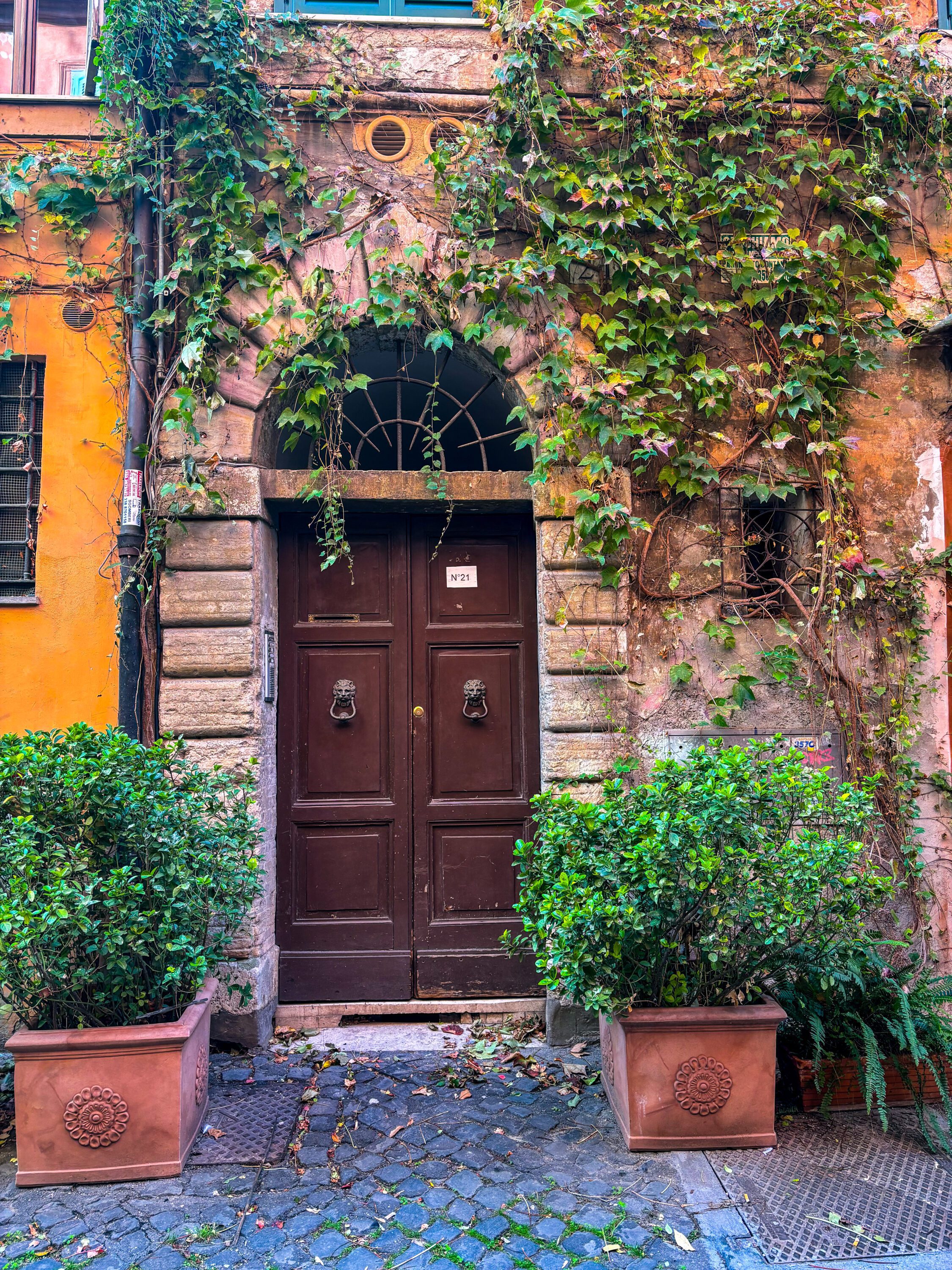 trastevere doorway