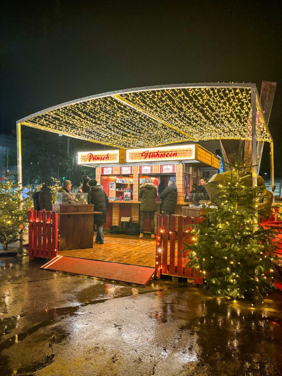 innsbruck christmas market stall night