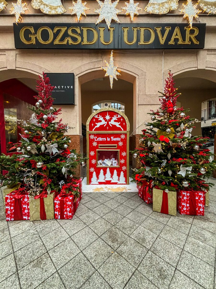 Godzsdu Udvar Budapest Christmas