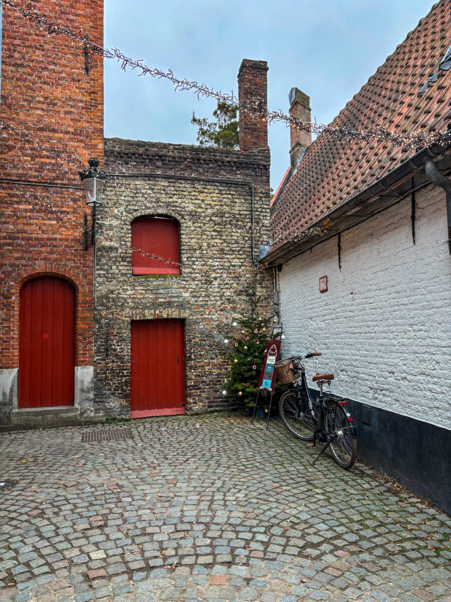 Bruges Alley
