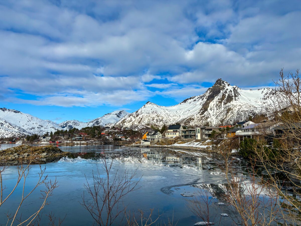 View driving into Svolvær